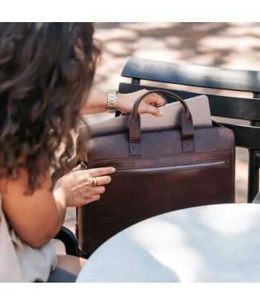 Δερμάτινη Επαγγελματική Τσάντα Chesterfield Levanto  C40.109101 Καφέ για Laptop 14" – Premium Wax Pullup