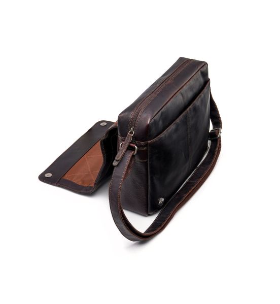 Μικρή Ανδρική Δερμάτινη Τσάντα Chesterfield C48.183001 Καφέ | Wax Pull Up Δέρμα, Compact με Καπάκι & Μαγνήτη