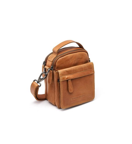 Ανδρικό Δερμάτινο Τσαντάκι Ώμου Μικρό Chesterfield C48.182631 Κονιάκ | 2 Κεντρικές Θέσεις & 4 Τσέπες | Χειρολαβή