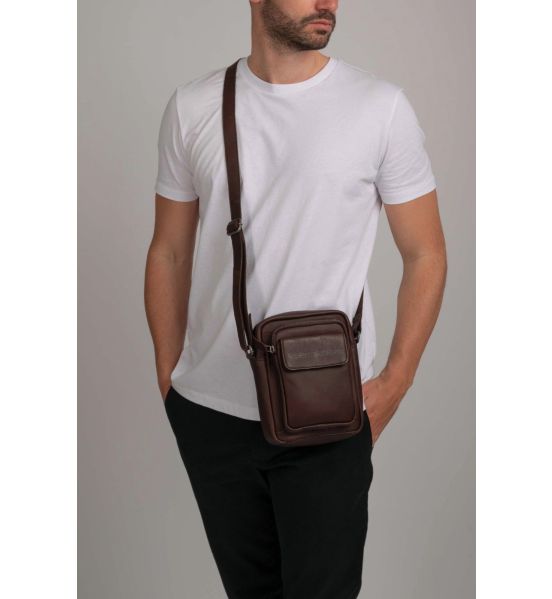 Δερμάτινο Τσαντάκι Ώμου Chesterfield C48.071401 Καφέ Remy – Premium Pull-Up Δέρμα – Κομψό & Ανθεκτικό