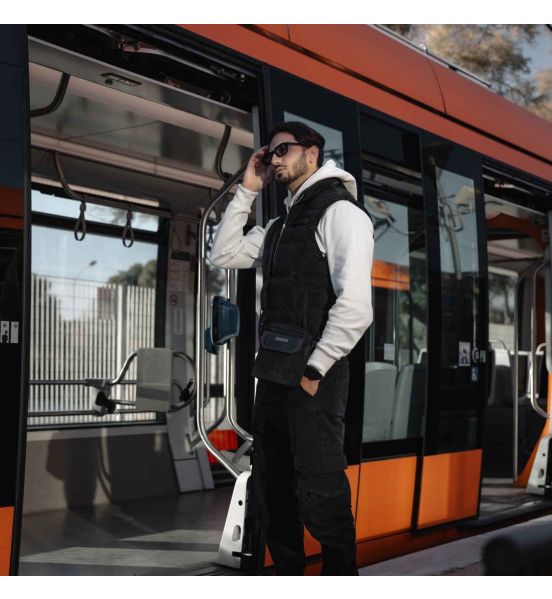 Ανδρικό Μικρό Τσαντάκι Ώμου Cardinal 122 Μαύρο – Compact, Αδιάβροχο & Λειτουργικό