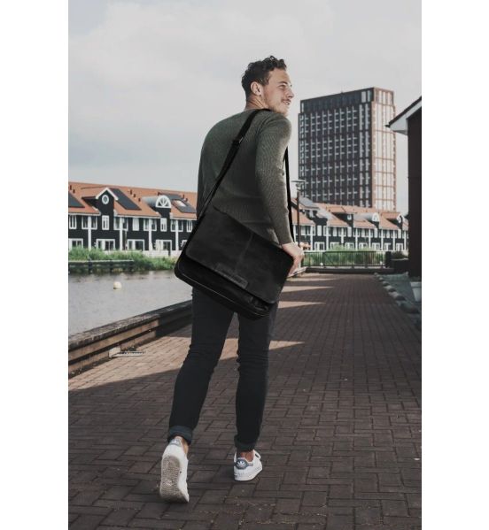 Δερμάτινος Χαρτοφύλακας – Ταχυδρόμου Chesterfield C48.055200 Μαύρο Richard – Premium Pull-Up Δέρμα