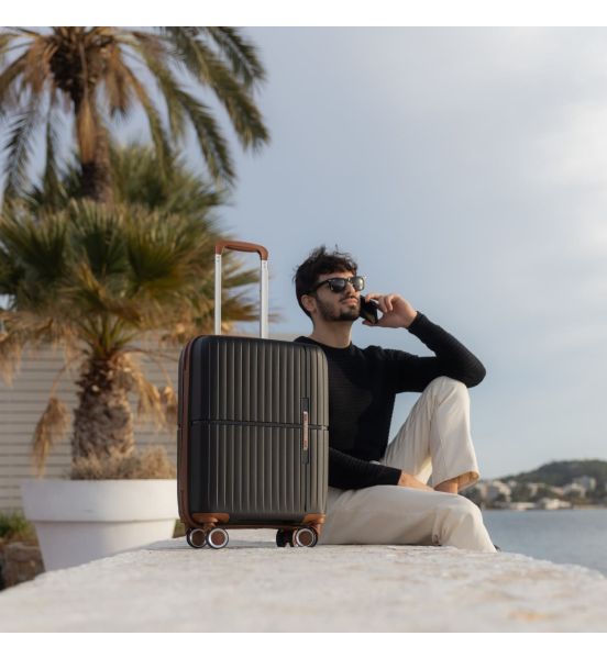 Άθραυστη Βαλίτσα Καμπίνας 56x22x37 Newcom N1596 Μαύρο | Χειραποσκευή Πολυπροπυλενίου με 4 Διπλούς Τροχούς