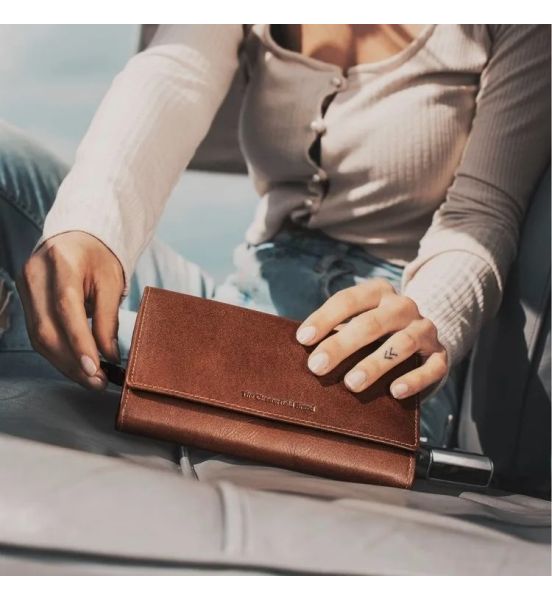 Γυναικείο Δερμάτινο Πορτοφόλι Μεγάλο Chesterfield Hampton C08.037331 Κονιάκ με RFID Προστασία – Vintage Δέρμα