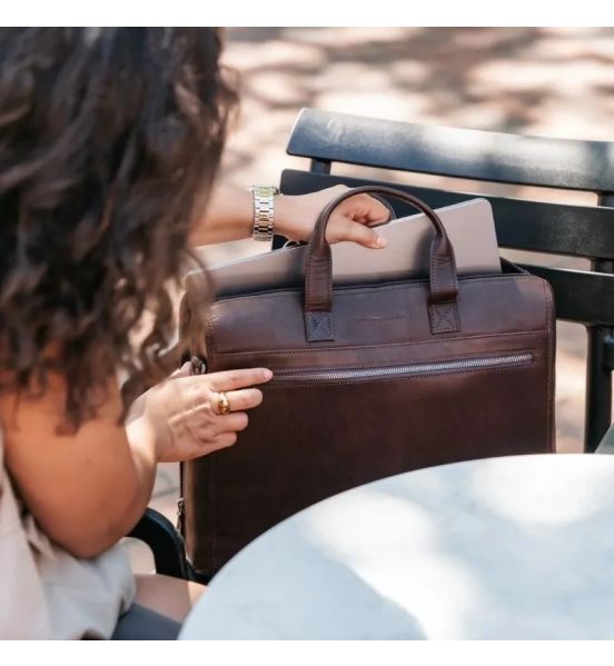 Δερμάτινη Επαγγελματική Τσάντα Chesterfield Levanto  C40.109101 Καφέ για Laptop 14" – Premium Wax Pullup