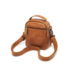 Ανδρικό Δερμάτινο Τσαντάκι Ώμου Μικρό Chesterfield C48.182631 Κονιάκ | 2 Κεντρικές Θέσεις & 4 Τσέπες | Χειρολαβή