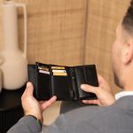 Δερμάτινο Ανδρικό Πορτοφόλι Όρθιο Chesterfield Leroy C08.053000 Μαύρο με RFID Προστασία – Premium Soft Nappa Δέρμα