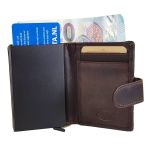 Δερμάτινη Μεταλλική Καρτοθήκη Chesterfield C08.038101 Καφέ με RFID Προστασία – Ασφάλεια & Πολυτέλεια