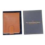 Ανδρικό Δερμάτινο Πορτοφόλι Chesterfield C08.051231 Κονιάκ Curtis με RFID Προστασία – Δέρμα Wax Pull Up