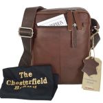 Ανδρικό Δερμάτινο Τσαντάκι Ώμου Chesterfield C48.071701 Καφέ – με 2 Κεντρικές Θήκες & Premium Ποιότητα
