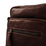 Δερμάτινο Τσαντάκι Ώμου Chesterfield Birmingham C48.098001 Καφέ – Premium Pull-Up Δέρμα με Κομψό & Ανθεκτικό Design