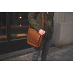 Δερμάτινο Τσαντάκι Ώμου Μεγάλο Chesterfield Raphael C48.055131 Κονιάκ – Premium Pull-Up Δέρμα με Θήκη Tablet