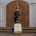 Μεσαία Άθραυστη Βαλίτσα 66×25,5x43 Newcom N1595 Φυστικί | Πολυπροπυλενίου 20 Κιλών με Αντικλεπτικό Διπλό Φερμουάρ